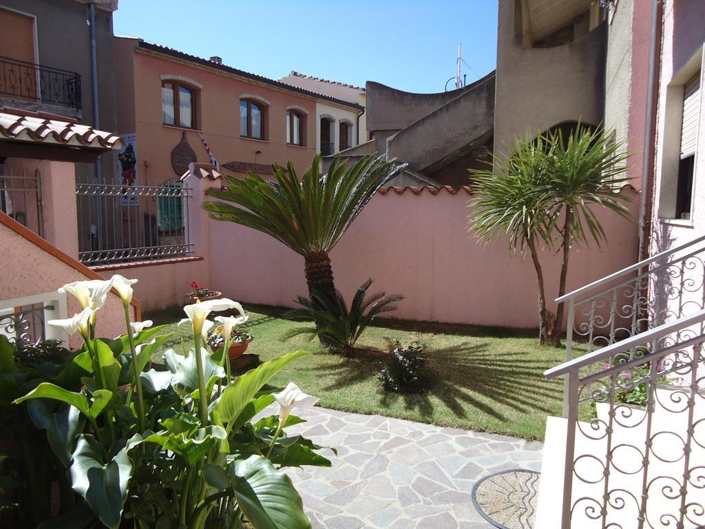 B&B L'Aurora Pula Luaran gambar